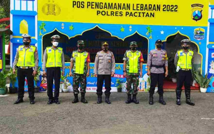 Pos pam lebaran berikan rasa aman pemudik di Tegalombo Pacitan. Sabtu (30/4/2022)