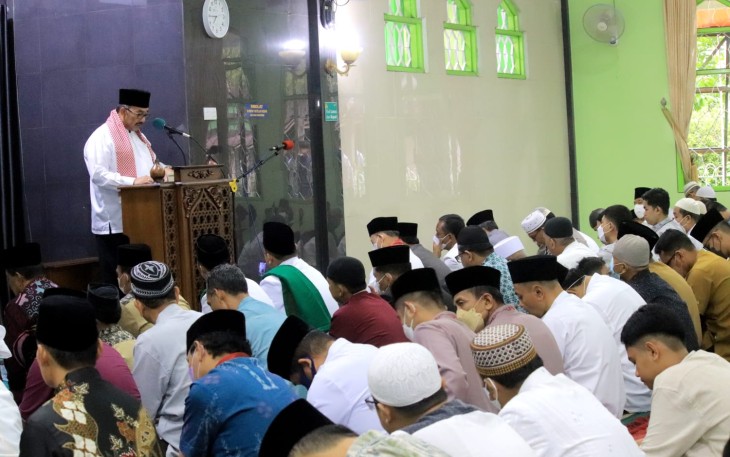 Bupati Pasaman, H. Beny Utama, saat menyampaikan sambutan, di Masjid Agung Al Muttaqin, Senin (2/5/2022) 