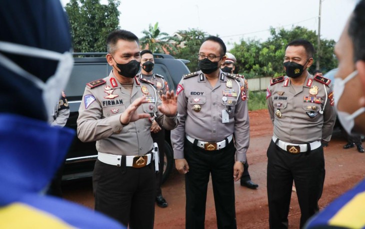 Kakorlantas Polri saat memberikan arahan arus mudik di Jakarta. Selasa (03/05/2022)