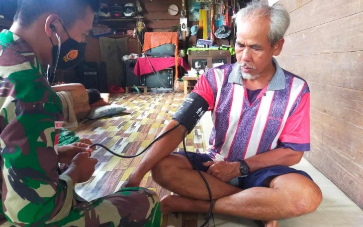 Pengobatan gratis satgas Yonif 144/JY. Selasa (03/05/2022)