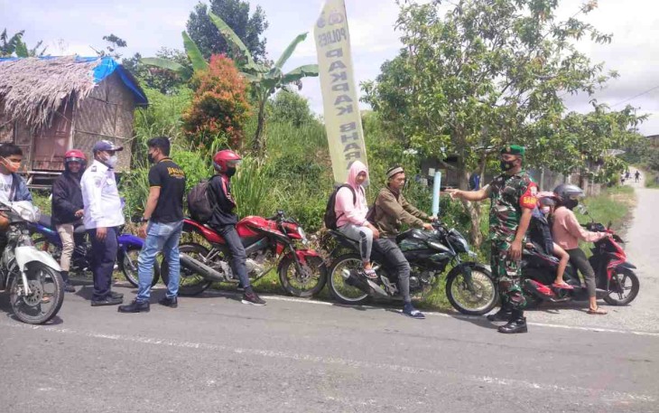 Dengan humanis Babinsa himbau warga patuhi prokes. Jum'at (06/05/2022)
