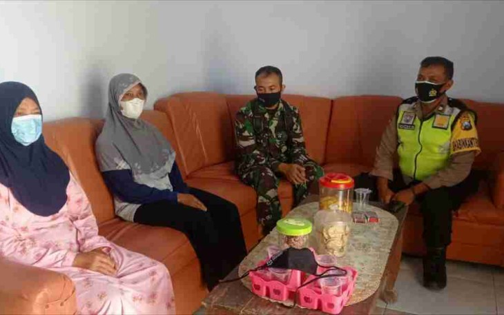 Kebersamaan Babinsa silaturahmi lebaran ke rumah warga binaan. Jum'at (06/05/2022)