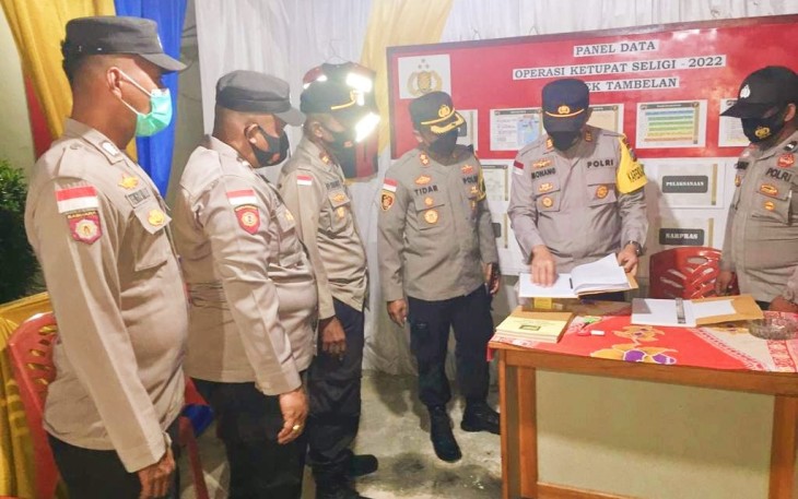 Kapolres Bintan saat mengunjungi pos pengamanan Polsek Tambelan, Jumat (6/5/2022) 