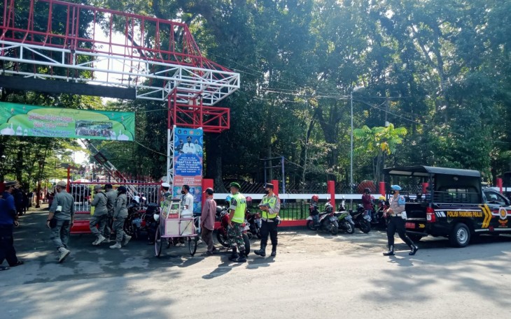 Himbauan prokes di pusat keramaian