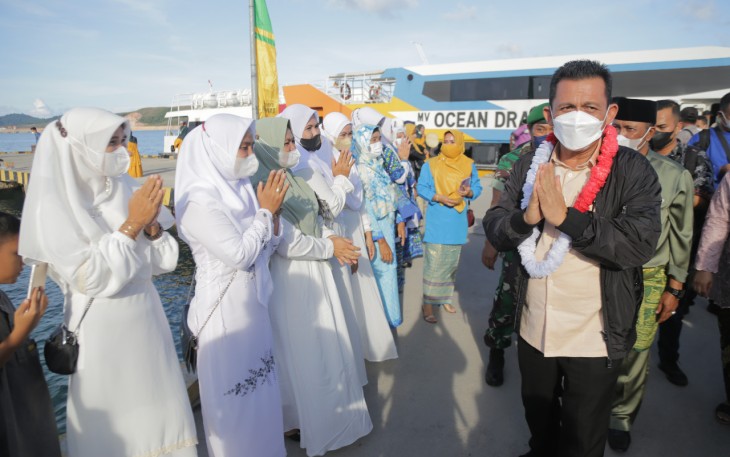 Gubernur Kepri, H.Ansar Ahmad, saat berkunjung ke Tambelan