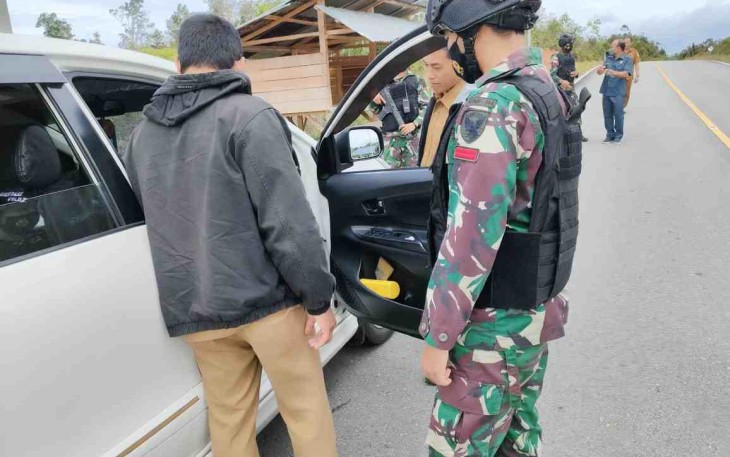 Satgas Yonif 144/JY ketatkan sweeping di wilayah perbatasan. Minggu (08/05/2022)
