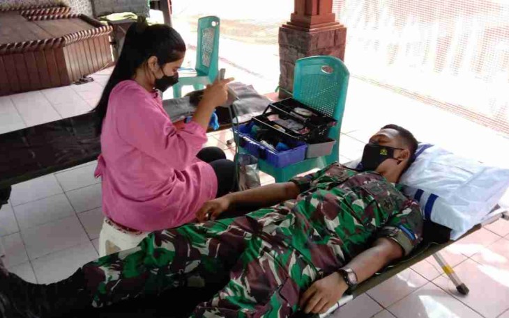 Donor darah prajurit Yonmarhanlan X Jayapura. Rabu (11/05/2022)