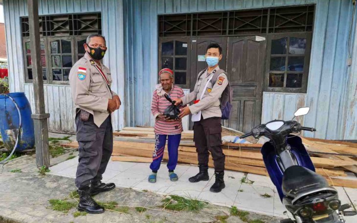 Tak kenal lelah berikan pelayanan kesehatan masyarakat pegunungan Bintang. Jum'at (13/05/2022)