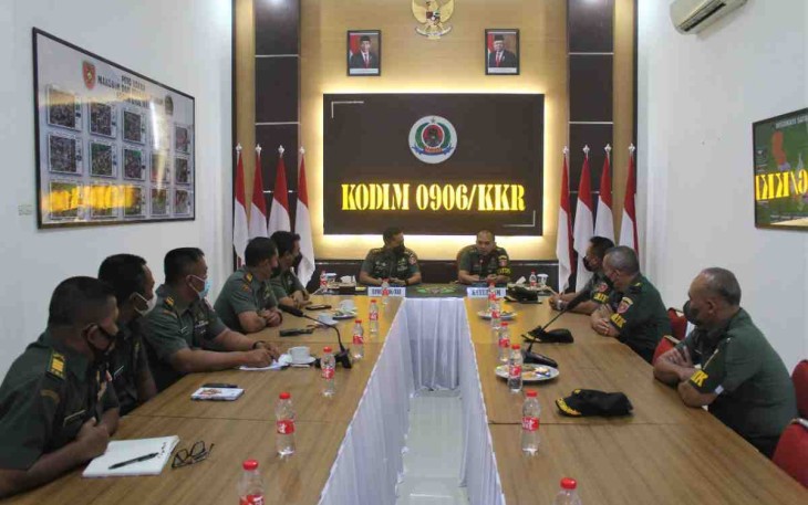 Dandim saat menerima Tim Wasrik di ruang rapat Makodim. Jum'at (13/05/2022)