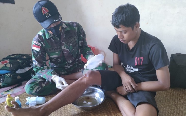 Gerak cepat satgas berikan pengobatan warga di perbatasan. Senin (16/05/2022)