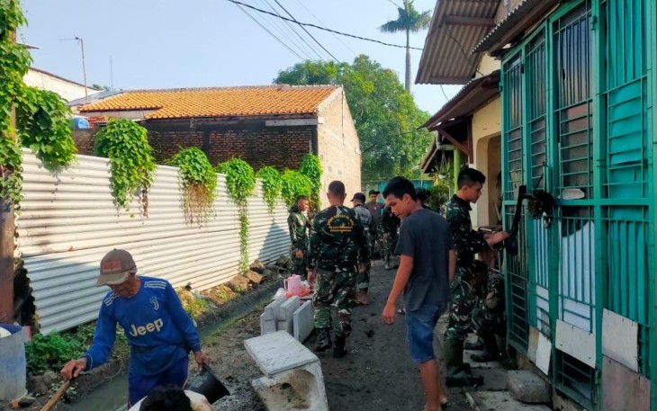 Pengerjaan RUTILAHU oleh Satgas TMMD, Kodim 0507/Bekasi, Senin (16/5/2022)