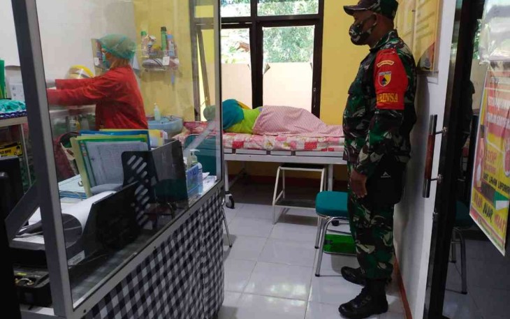 Serda Katimun dampingi warga melaksanakan KB Kes. Rabu (18/05/2022)
