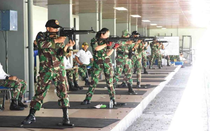 Asah keterampilan prajurit dalam ajang lomba menembak HUT Hardikal-76. Rabu (18/05/2022)