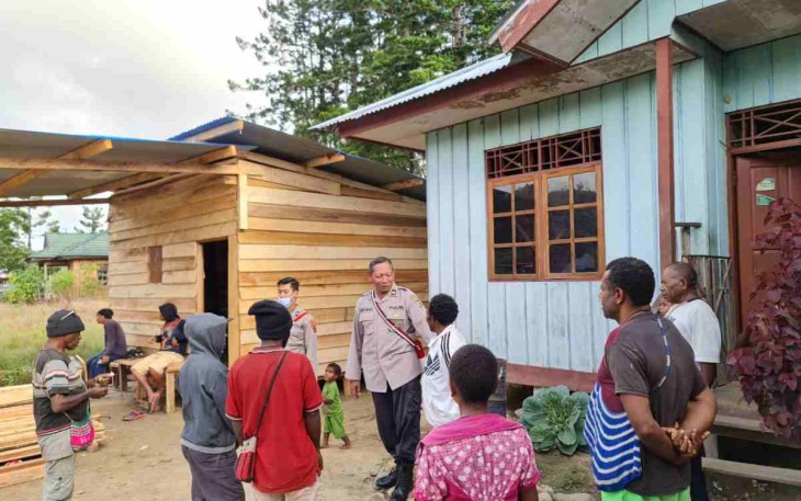 Pendekatan persuasif dan humanis satgas damai Cartenz ke masyarakat ciptakan situasi Kamtibmas aman dan kondusif. Rabu (18/05/2022)