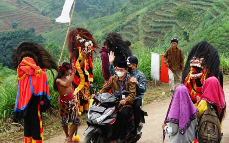 Dengan sepeda motor Bupati Pati resmikan desa wisata di Desa Gulangpongge