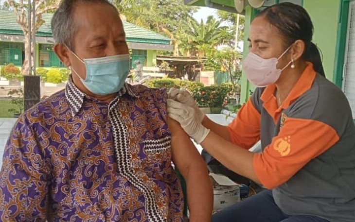 Salah satu peserta saat menjalani vaksinasi, Sabtu (21/5/2022)