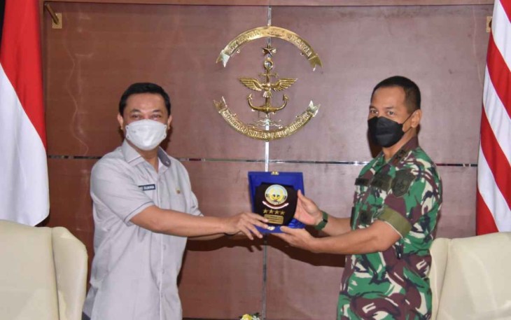 Cenderamata ketua umum PPAL