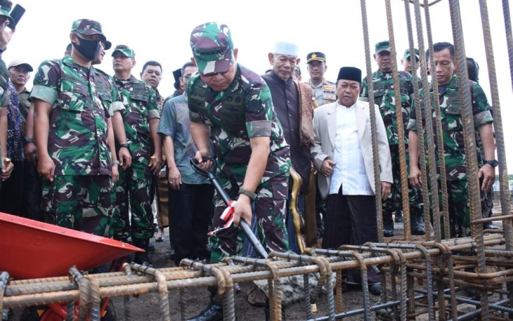 Kasad resmikan pembangunan masjid di Cirebon