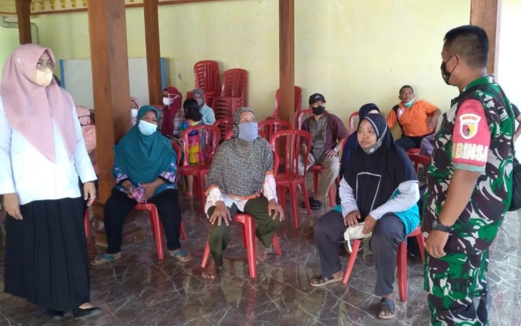 Vaksinasi booster warga binaan di pendopo desa Kwangsen