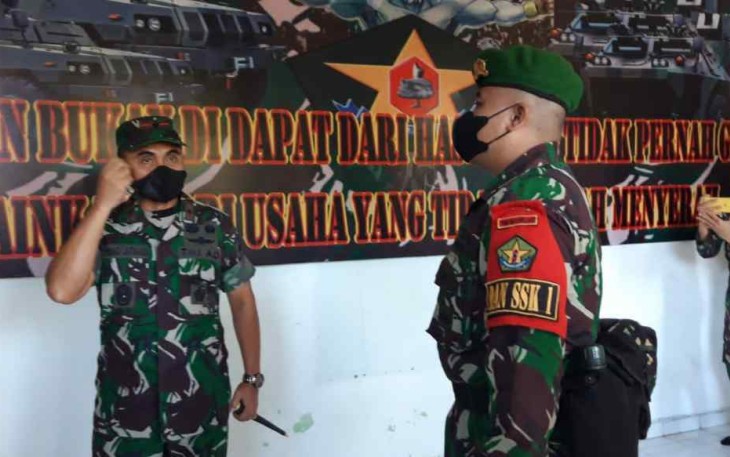 Danrem 121/Abw saat memberikan motivasi Kapten Inf Frelly Dan SSK I Koki Aruk