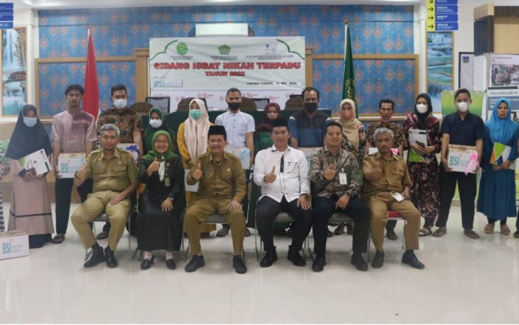 Plt Sekda Kota Tebing Tinggi, Drs. Bambang Sudaryono, saat menghadiri sidang isbat nikah Sembilan pasang warga 