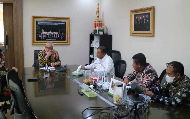 Gubernur Kepri, H.Ansar Ahmad, saat menemui Menhub RI.