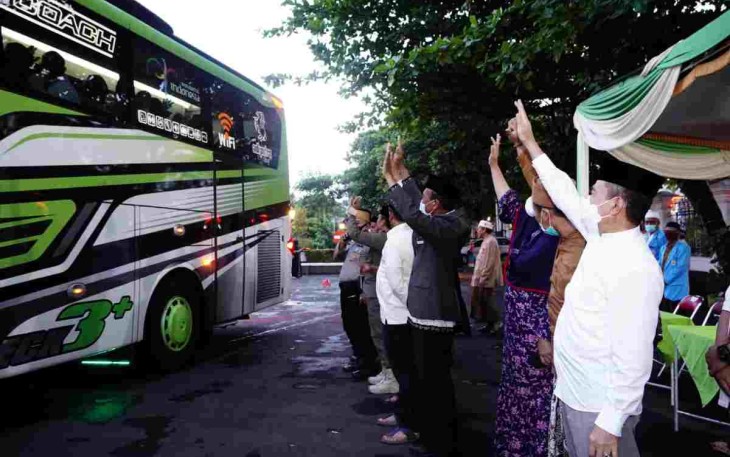 Bupati Pati Haryanto melepas 727 calon jemaah haji