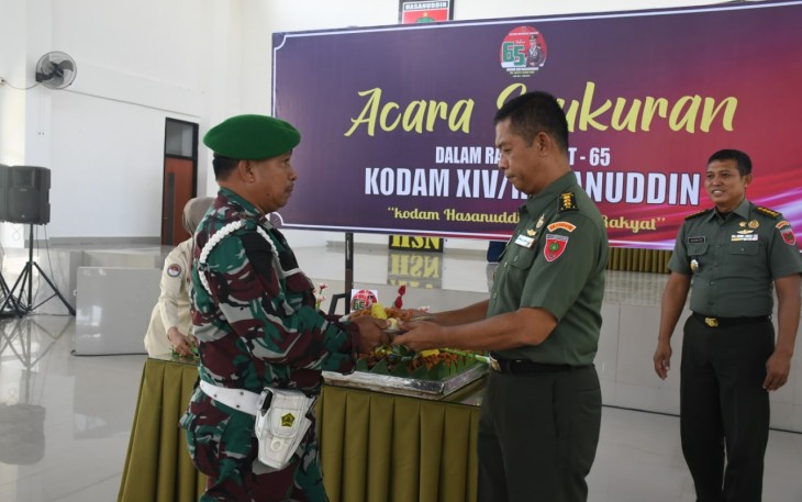 Kasrem 142/Tatag saat syukuran HUT Kodam XIV/Hasanuddin 