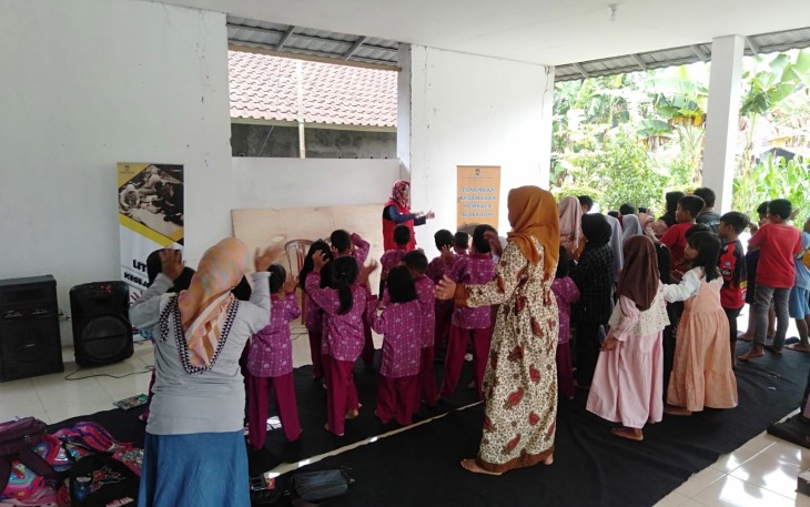 Keceriaan Anak-Anak Usai Kunjungi Pojok Baca Program TMMD Kodim Purwakarta