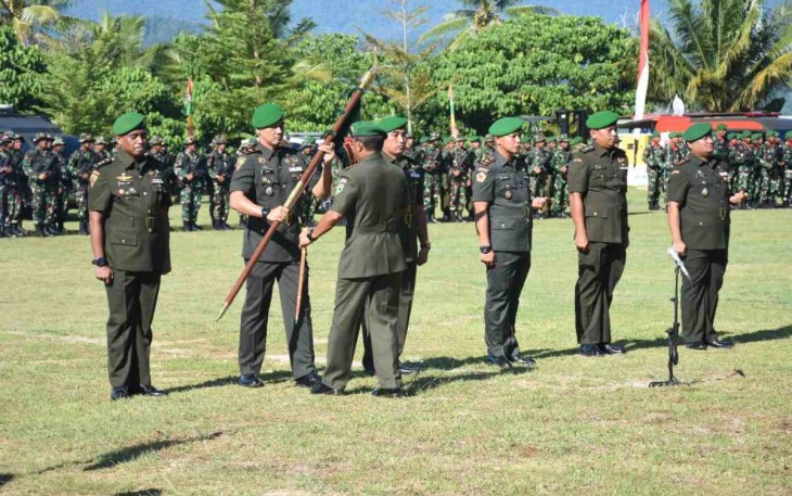 Pangdam saat melantik komandan baru satuan di jajaran Kodam XVIII/Kasuari