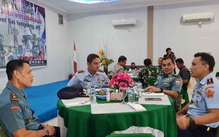 Dandim 0112/Sabang saat berbincang bersama Danlanud Maimun Saleh 