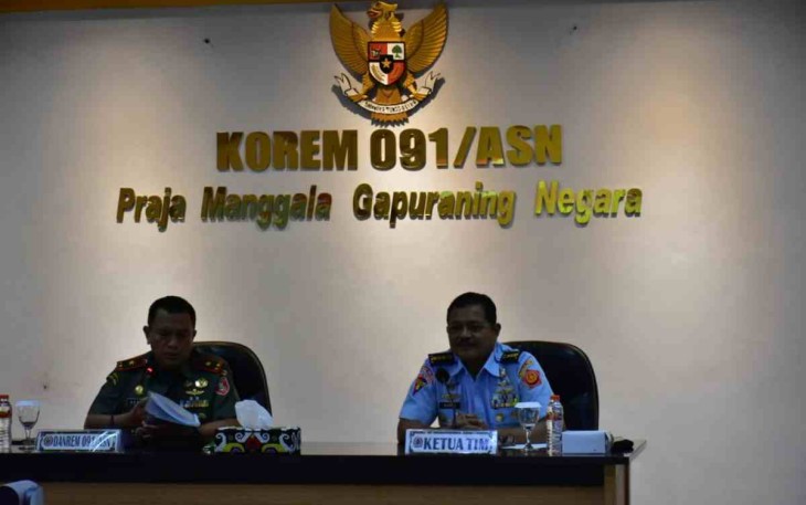 Danrem 091/ASN saat bersama tim audit kinerja Itjen TNI 