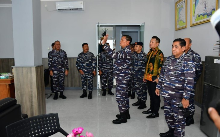 Kasal saat meninjau ruangan di Mako Satrol Lantamal III Jakarta 