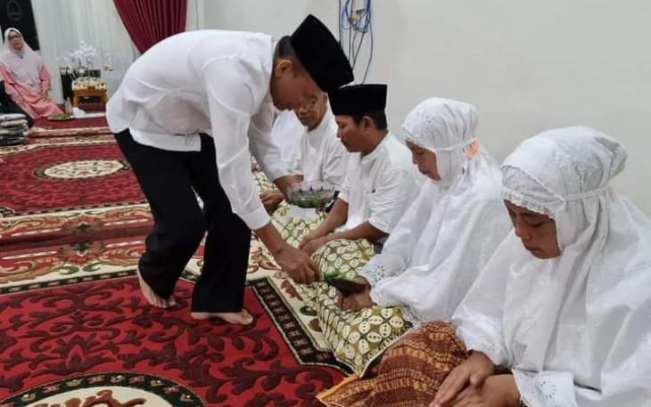 Bupati Labuhanbatu saat Upah Upah Calon Jemaah Haji
