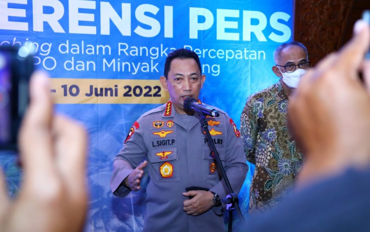Kapolri saat memberikan keterangan pers di Bali