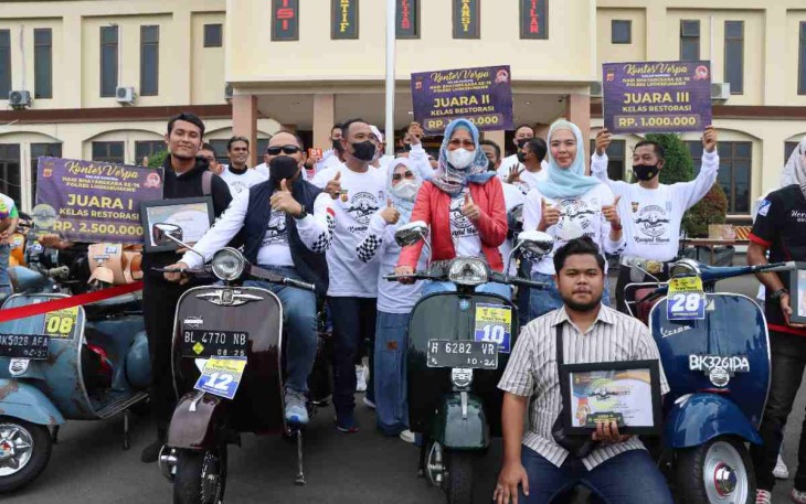 Foto bersama kontestan Vespa di Polres Lhokseumawe 