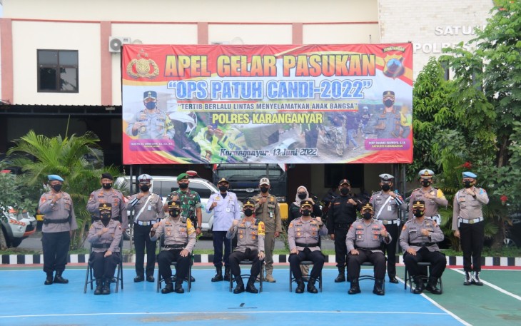 Apel gelar pasukan Operasi Patuh Candi 2022, di Mapolres Karanganyar, Senin (13/6/2022).