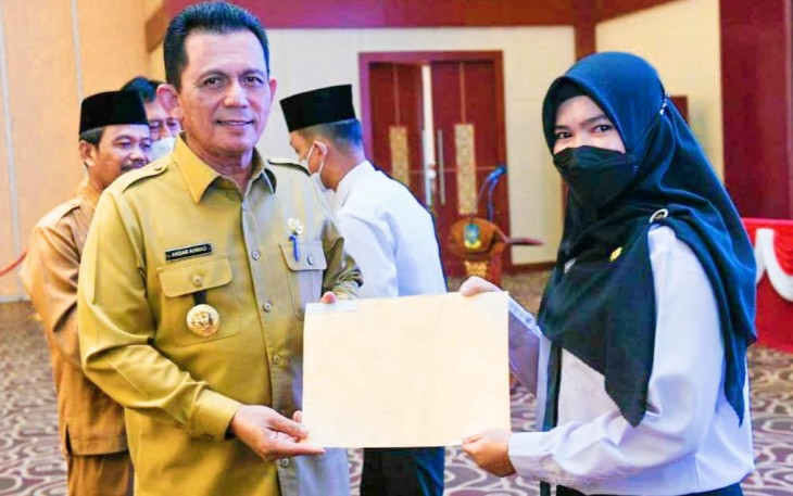 Gubernur Prov Kepri Ansar Ahmad Serahkan SK PPPK