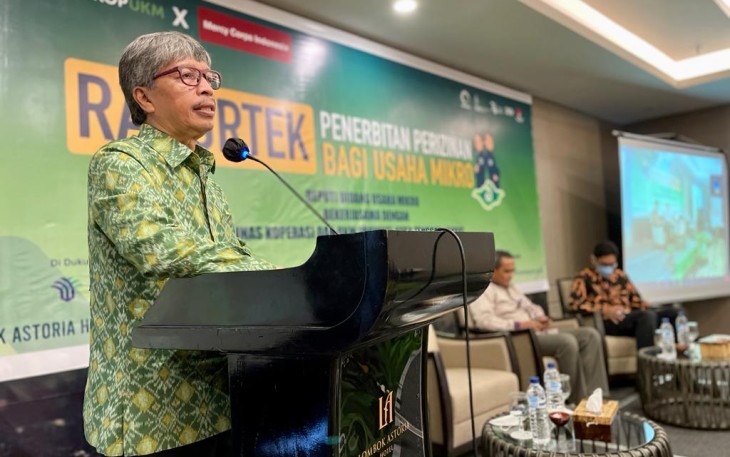 Eddy Satriya saat mensosialisasi transformasi usaha mikro di Mataram NTB