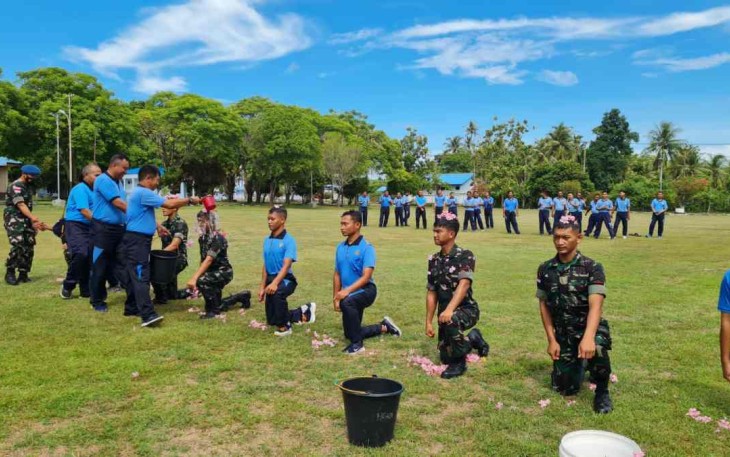 Tradisi masuk satuan baru di Lanud Maimun Saleh 