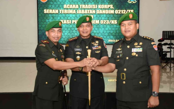 Foto bersama Danrem 023/KS usai sertijab