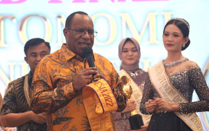 Wamendagri saat memberikan keterangan pers Putri Otonomi Indonesia tahun 2022