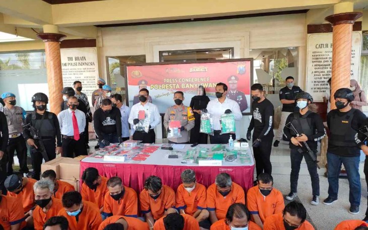 Wakapolresta Banyuwangi saat press conference premanisme di Mapolresta 
