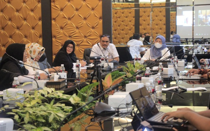Rapat Asistensi Penyempurnaan Penyusunan Kajian Resiko Bencana bersama Tim BNPB (Badan Nasional Penanggulangan Bencana) di Ruang Rapat 2 Kantor Bupati Bintan, Rabu (22/6) pagi.