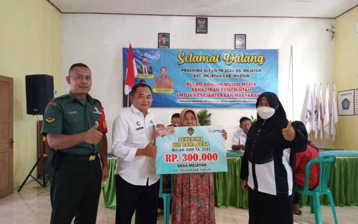 Serda Sudjiono dampingi warga binaannya menerima BLT DD 