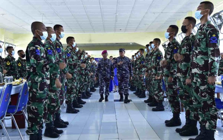 Kasal saat meninjau fasilitas Kodiklatal Surabaya