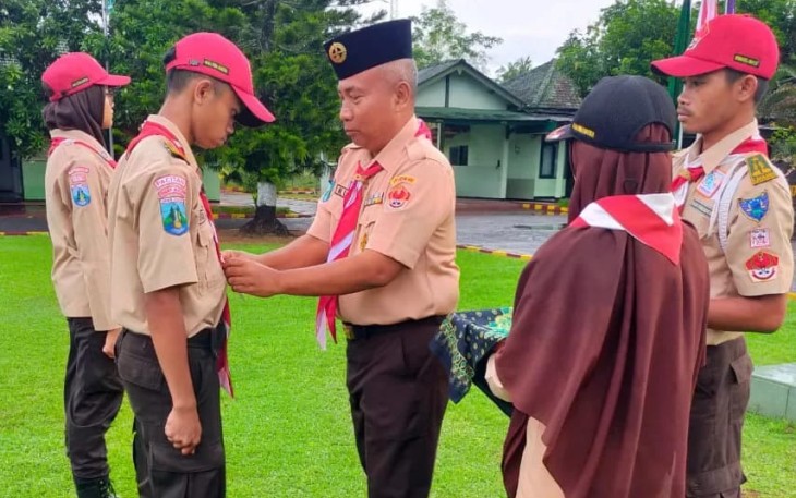 Kasiter Korem 081/DSJ saat membuka kegiatan Pramuka di Kota 1001 Goa