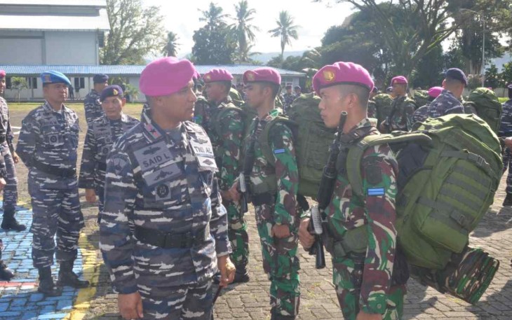 Danlantamal IX saat melepas satgas pam puter