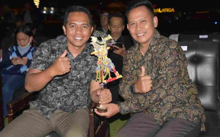 Pagelaran wayang kulit dalam rangka HUT Bhayangkara di Polres Salatiga