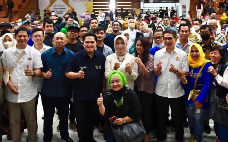 MenkopUKM bersama Menteri BUMN saat acara halalbihalal universitas Pajajaran di Bandung